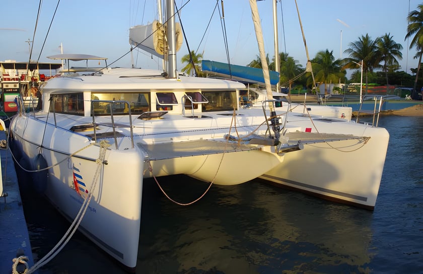 Cienfuegos Catamaran 5 cabin 9 berths 9 guests 12.61 m Listing Number: #5494 4