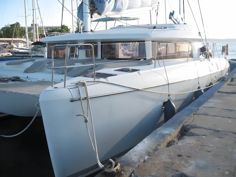 Cienfuegos Catamaran 5 cabin 9 berths 9 guests 12.61 m Listing Number: #5495 3