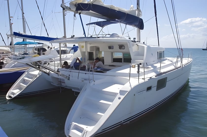 Cienfuegos Catamaran 6 cabin 10 berths 10 guests 13.61 m Listing Number: #5497 3