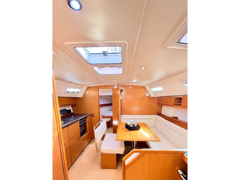 Kavala Segelboot 3 Kabine 8 Liegeplätze 10 Gäste 12.48 m Nummer des Inserats: #5505 2