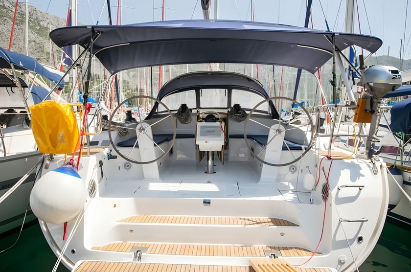 Trogir Segelboot 5 Kabine 11 Liegeplätze 11 Gäste 15.59 m Nummer des Inserats: #5525