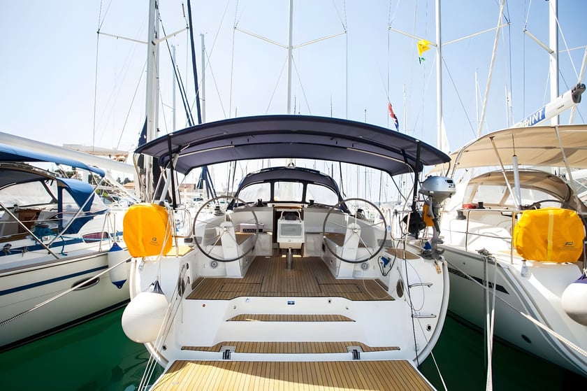 Trogir Zeilboot Cabine 4  8  slaapplaatsen 8  gasten 14.27 m Lijstnummer: #5526