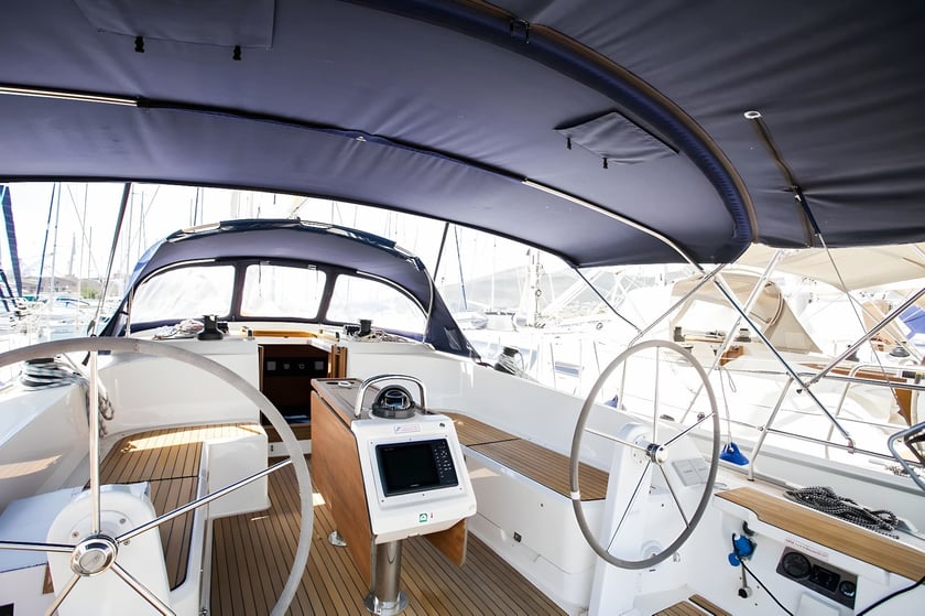 Trogir Zeilboot Cabine 4  8  slaapplaatsen 8  gasten 14.27 m Lijstnummer: #5526 3