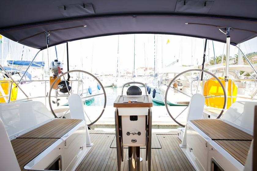 Trogir Zeilboot Cabine 4  8  slaapplaatsen 8  gasten 14.27 m Lijstnummer: #5526 5