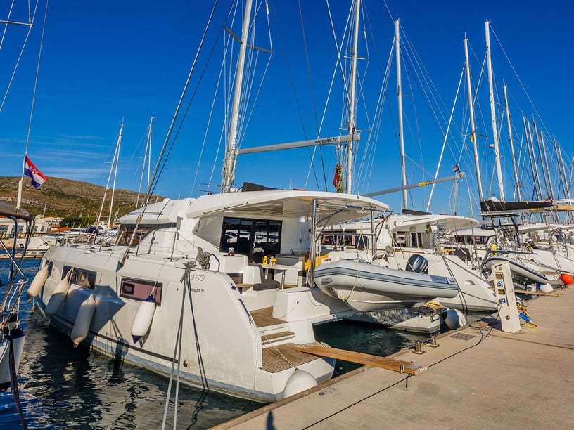 Trogir Catamaran Cabine 6  Couchettes 13  Invités 13  14.75 m Numéro de l'annonce: #5538