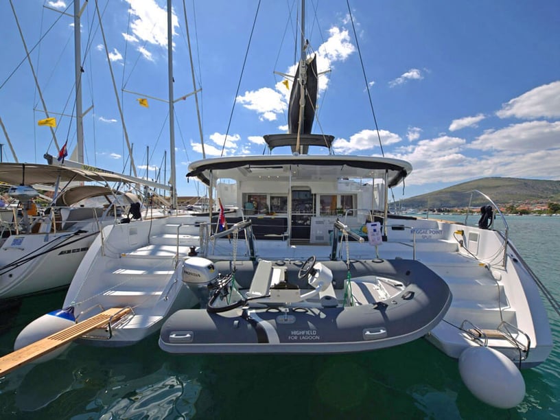 Dubrovnik Catamaran 6 cabin 12 berths 12 guests 13.96 m Listing Number: #5542