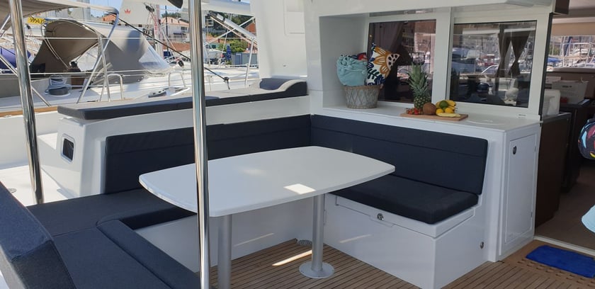 Dubrovnik Catamaran 6 cabin 12 berths 12 guests 13.96 m Listing Number: #5542 4