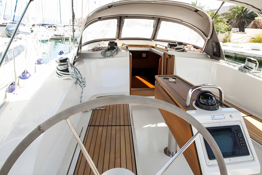 Trogir Sailboat 3 cabin 7 berths 7 guests 12.35 m Listing Number: #5545 5