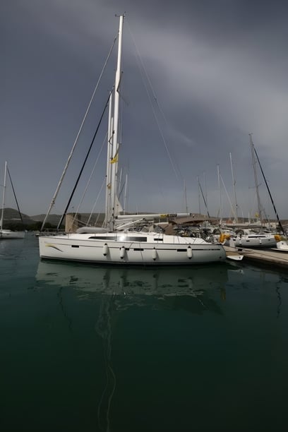 Trogir Sailboat 4 cabin 9 berths 9 guests 14.27 m Listing Number: #5546 5