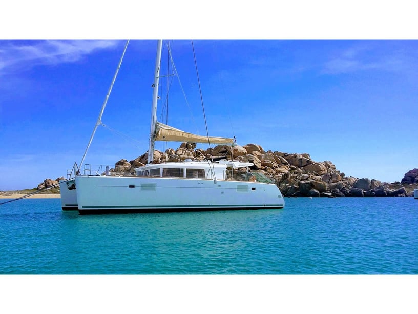 Propriano Catamaran 4 cabin 11 berths 11 guests 13.96 m Listing Number: #5589