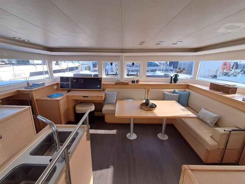 Propriano Catamaran 4 cabin 12 berths 12 guests 13.96 m Listing Number: #5589 2