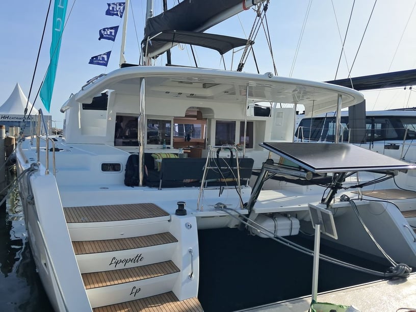 Marseille Catamaran Cabine 4 Couchettes 12 Invités 12 13.96 m Numéro de l'annonce: #5589