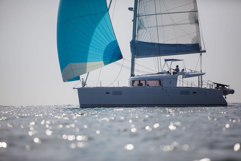 Propriano Catamarano cabina 4  cuccette 11  11  ospiti 13.96 m Numero dell'inserzione: #5589 2