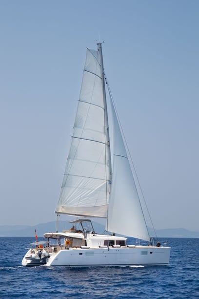 Propriano Catamaran 4 cabin 11 berths 11 guests 13.96 m Listing Number: #5589 2