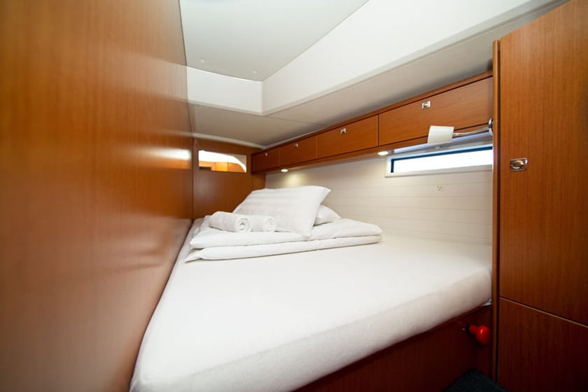 Asesinar Velero Cabina 4  9  literas 9  invitados 14.27 m Número de anuncio: #5594 4