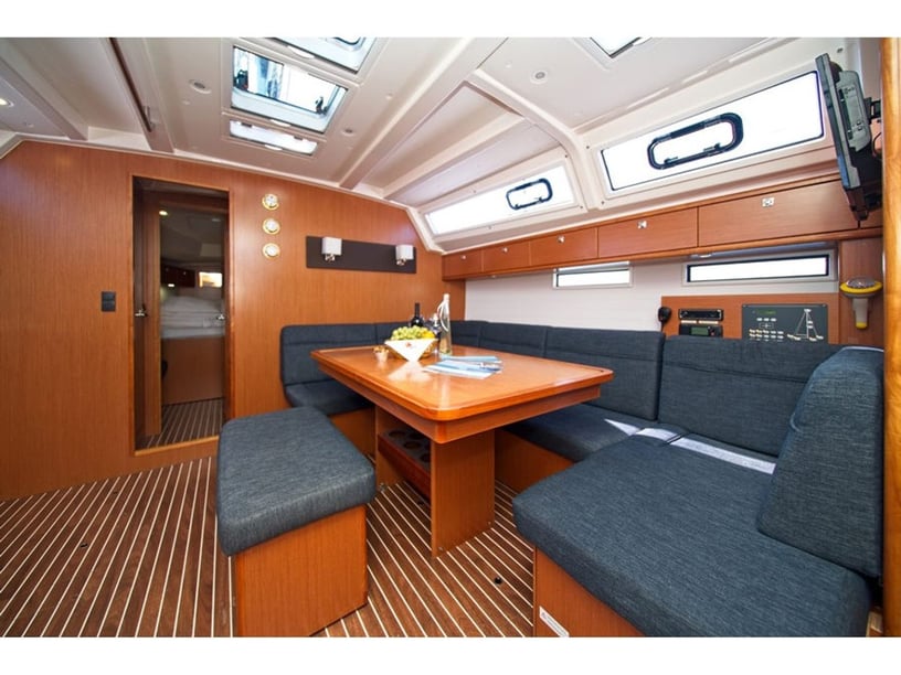 Asesinar Velero Cabina 4  9  literas 9  invitados 14.27 m Número de anuncio: #5594 2