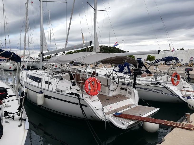 Asesinar Velero Cabina 3  7  literas 7  invitados 12.35 m Número de anuncio: #5595 3