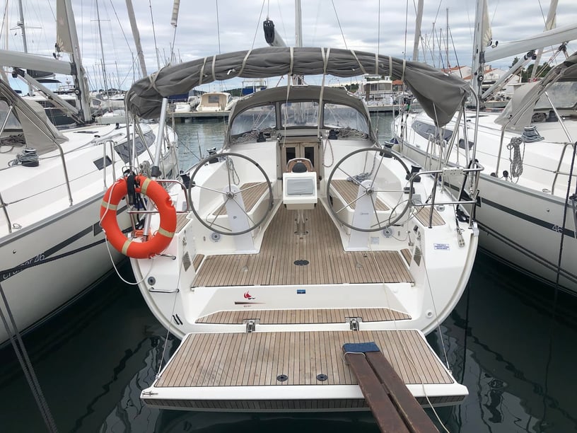 Murter Yelkenli 3 kabin Konaklama 7 kişi Seyir 7 kişi 12.35 m İlan No: #5611 4