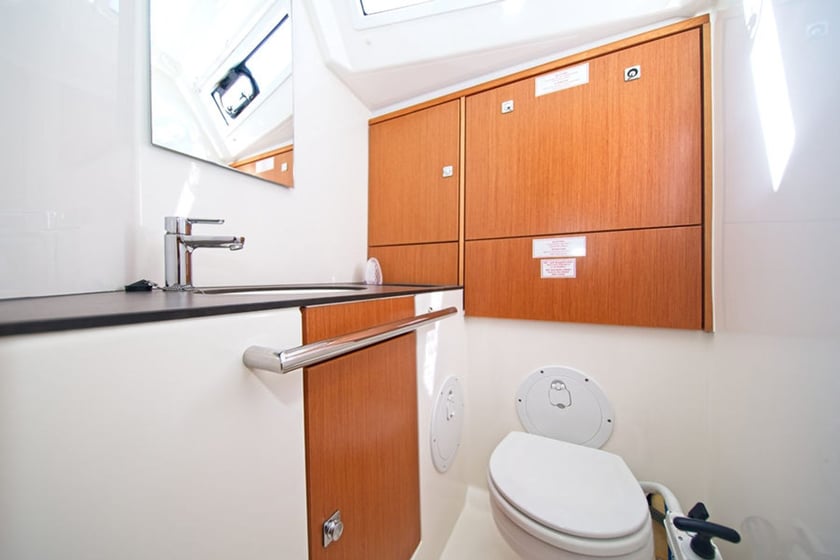 Murter Barca a vela cabina 4  cuccette 9  9  ospiti 14.27 m Numero dell'inserzione: #5616 3