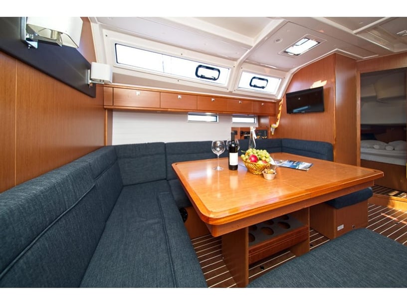 Murter Barca a vela cabina 4  cuccette 9  9  ospiti 14.27 m Numero dell'inserzione: #5616 2