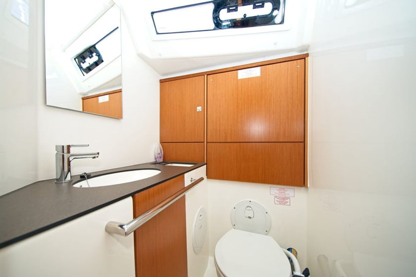 Murter Sailboat 4 cabin 9 berths 9 guests 14.27 m Listing Number: #5617 3