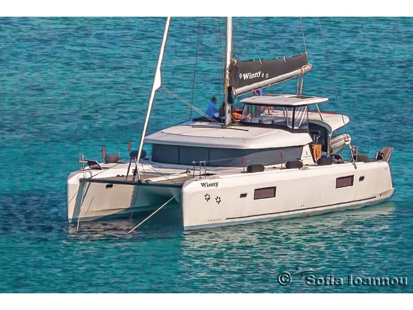 Finikas Catamaran Cabine 5  8  slaapplaatsen 8  gasten 12.8 m Lijstnummer: #563 2