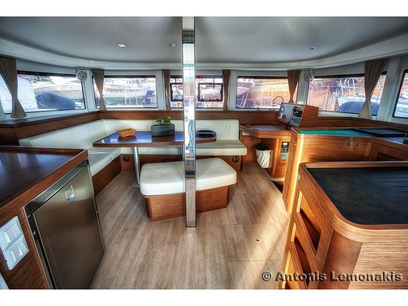 Finikas Catamaran Cabine 5  8  slaapplaatsen 8  gasten 12.8 m Lijstnummer: #563 3