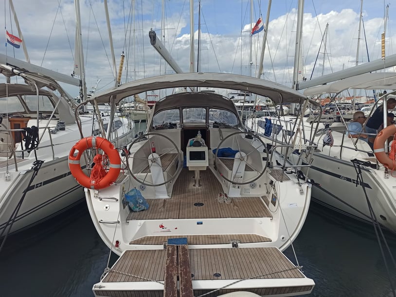 Murter Voilier Cabine 3  Couchettes 7  Invités 7  12.35 m Numéro de l'annonce: #5630