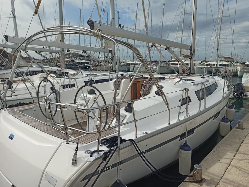 Murter Sailboat 3 cabin 7 berths 7 guests 12.35 m Listing Number: #5663 3