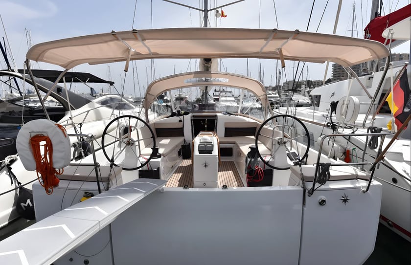 Palma de Mallorca Sailboat 3 cabin 6 berths 6 guests 13.39 m Listing Number: #5685
