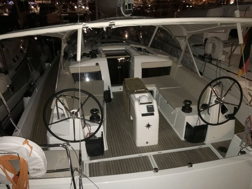 Palma de Mallorca Sailboat 3 cabin 6 berths 6 guests 13.39 m Listing Number: #5685 5