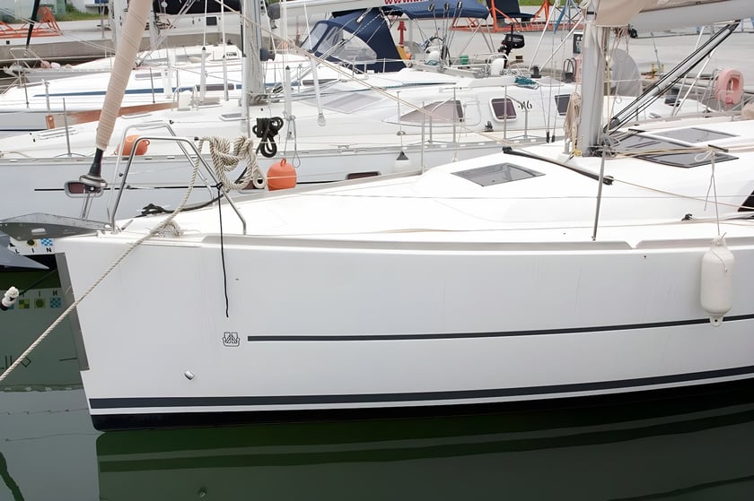 Nikiti - Chalkidiki Sailboat 3 cabin 6 berths 6 guests 10.28 m Listing Number: #5692 4