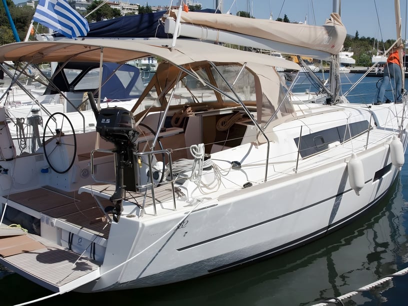 Nikiti - Chalkidiki Sailboat 3 cabin 8 berths 8 guests 11.23 m Listing Number: #5694 3