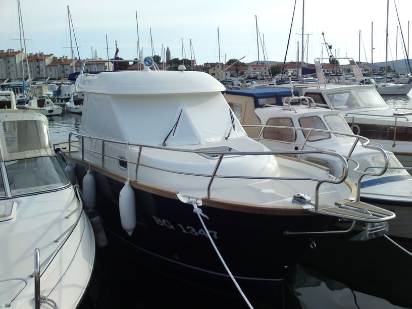 Biograd Motorboat 1 cabin 4 berths 6 guests 8.5 m Listing Number: #5793 4