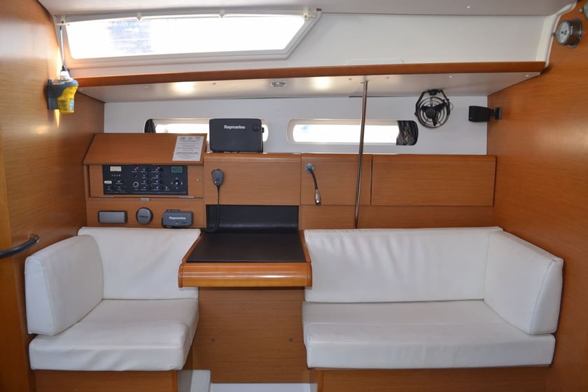 Thessaloniki Sailboat 4 cabin 10 berths 10 guests 13.34 m Listing Number: #5807 4