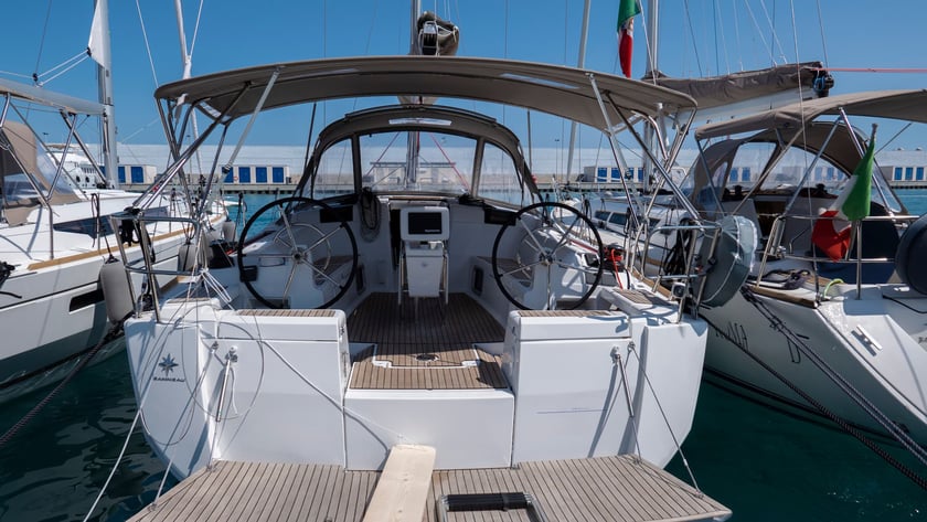 Capo d'Orlando Zeilboot Cabine 4  10  slaapplaatsen 10  gasten 13.76 m Lijstnummer: #5814