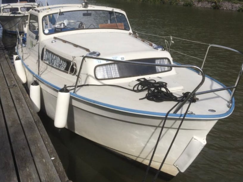 Motala Bateau à moteur Cabine 2  Couchettes 5  Invités 4  8 m Numéro de l'annonce: #5865