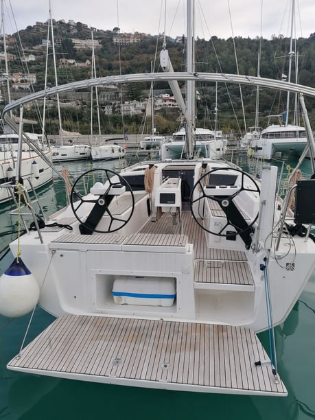 Capo d'Orlando Voilier Cabine 3  Couchettes 8  Invités 8  10.97 m Numéro de l'annonce: #5959 5