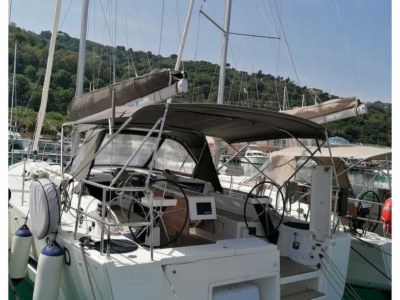 Capo d'Orlando Segelboot 3 Kabine 8 Liegeplätze 8 Gäste 11.93 m Nummer des Inserats: #5964