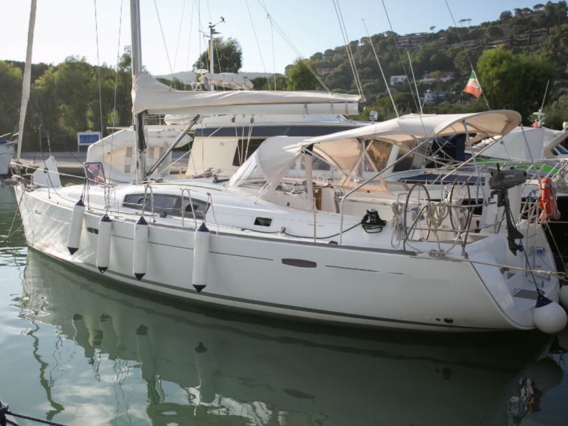 Piombino Sailboat 4 cabin 10 berths 10 guests 13.2 m Listing Number: #597 5