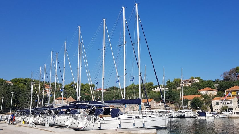 Solta Segelboot 5 Kabine 12 Liegeplätze 12 Gäste 15.42 m Nummer des Inserats: #5970 3