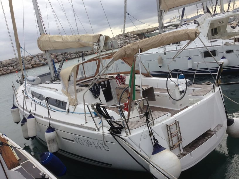 Piombino Sailboat 3 cabin 8 berths 8 guests 12.17 m Listing Number: #598