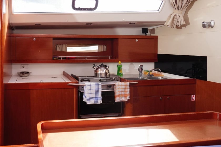 Šolta Sailboat 5 cabin 12 berths 12 guests 15.42 m Listing Number: #5984 3