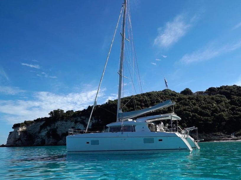 Lefkada Catamaran Cabine 6  8  slaapplaatsen 8  gasten 12.81 m Lijstnummer: #5989