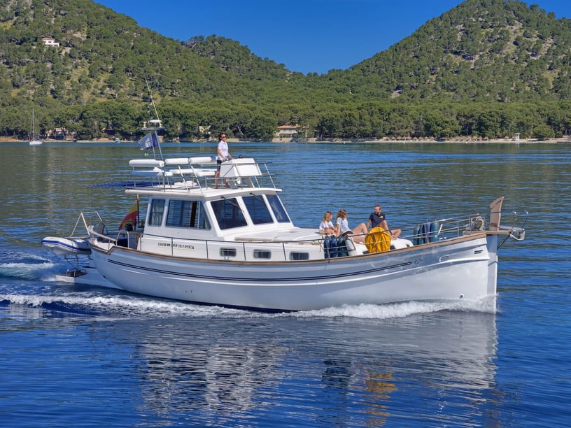 Mahon Motorboat 2 cabin 4 berths 4 guests 14.75 m Listing Number: #5998 4