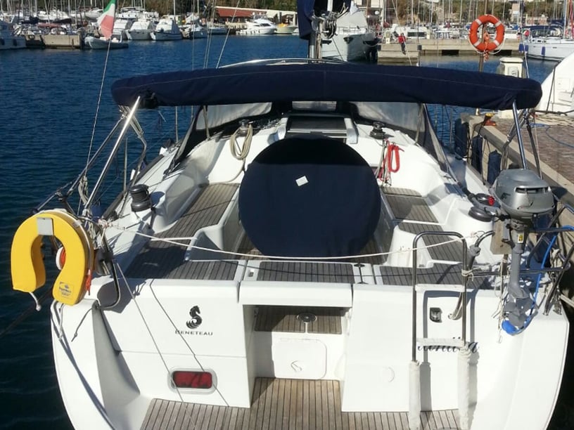 Piombino Zeilboot Cabine 3  8  slaapplaatsen 8  gasten 11.55 m Lijstnummer: #601 3