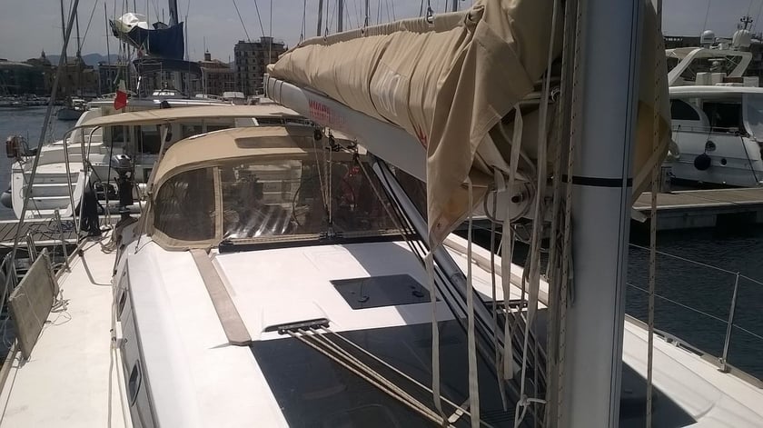 Marsala Zeilboot Cabine 4  10  slaapplaatsen 10  gasten 14.15 m Lijstnummer: #6022 4