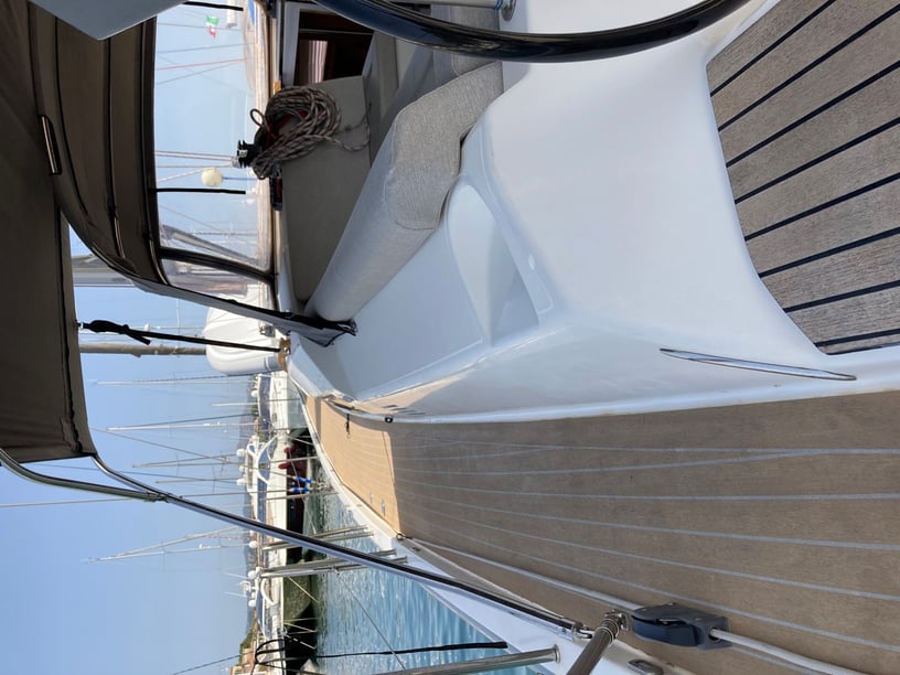 Porto Rotondo Zeilboot Cabine 5  9  slaapplaatsen 12  gasten 17.15 m Lijstnummer: #6035 3