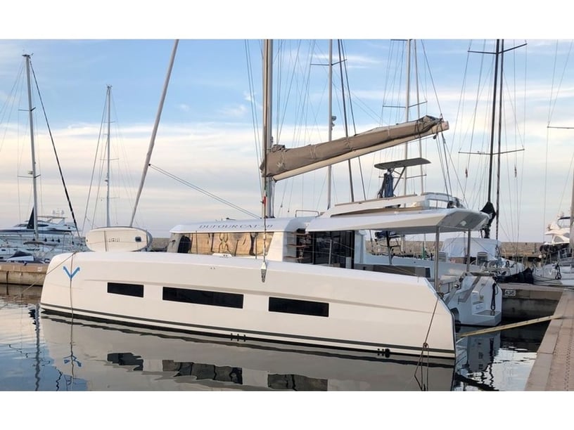 Porto Rotondo - Punta Asfodeli Catamaran Cabine 6  11  slaapplaatsen 12  gasten 14.7 m Lijstnummer: #6036