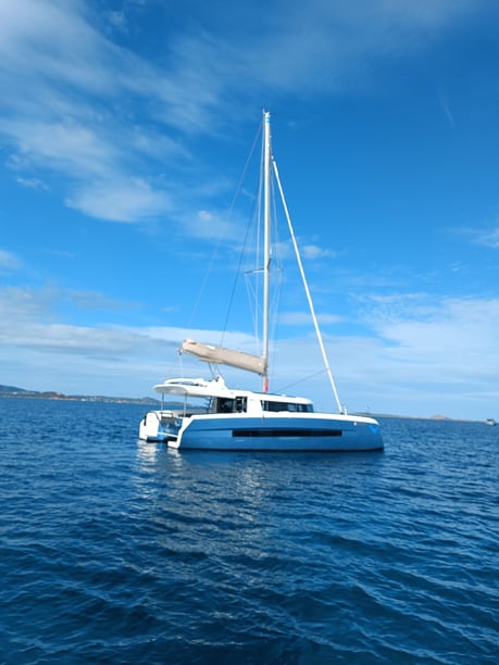 Porto Rotondo - Punta Asfodeli Catamaran Cabine 6  11  slaapplaatsen 12  gasten 14.7 m Lijstnummer: #6036 3